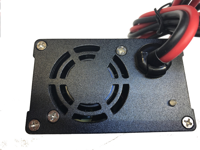 Laddare för Kåsa, Li-ion, 8A, 11,1/12,6V för E30D/E60D lampa.