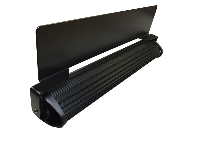 En svart, slim designad nummerplåtfäste med en bakre skyddande platta.