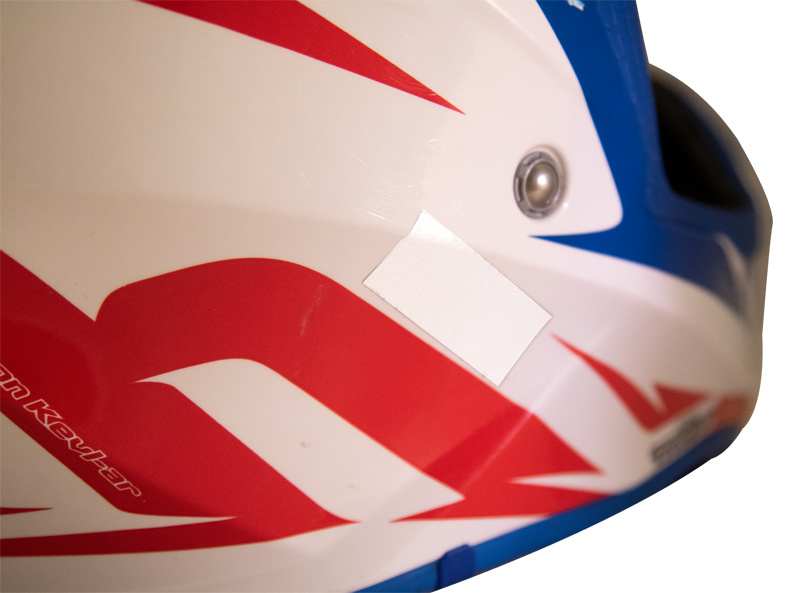 Klisterreflex för hjälm, gul, fyra stycken, ca 5x2 cm.