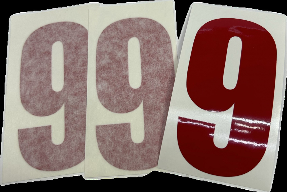 Röda siffror 9 och 99 på dekaler, storlek 10x5 cm.