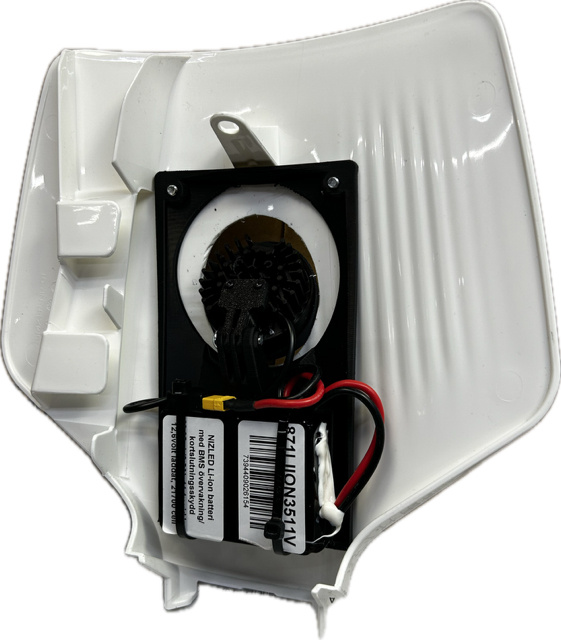 Aktiv lampkåpa E30 i vit färg med LED-enhet och batteri.