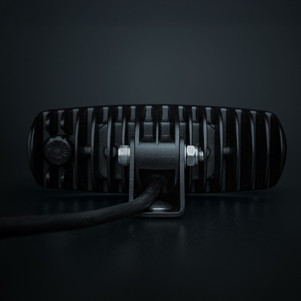 Strands NUUK E-Line Svart R 13W