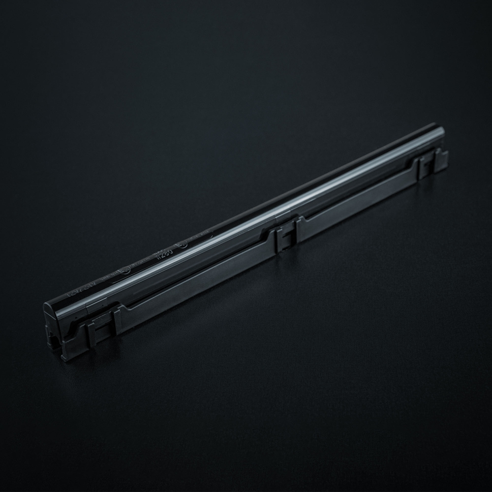 Strands Freedom Dark Line Rött Positionsljus Lång