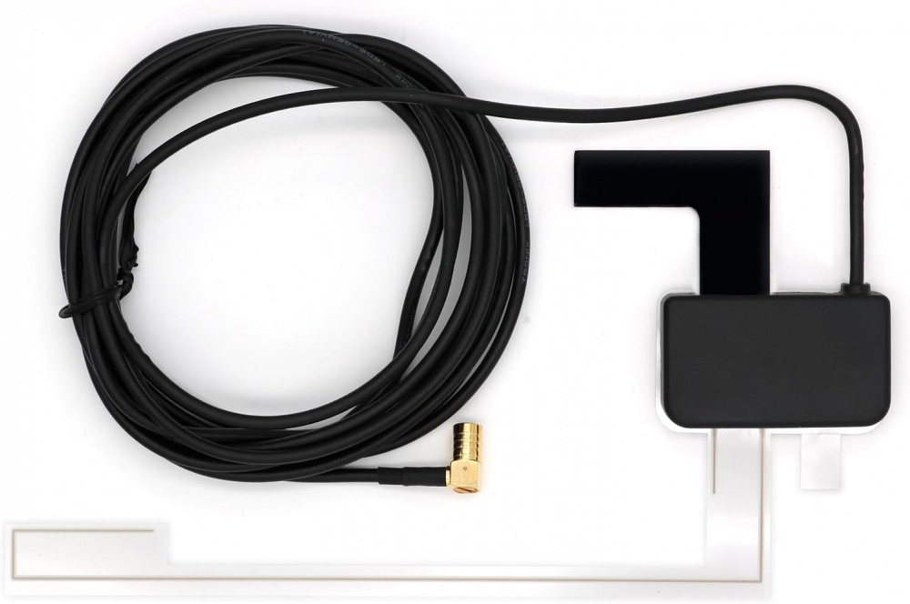 Aktiv DAB/DAB+ antenn med kabel och SMB-kontakt.