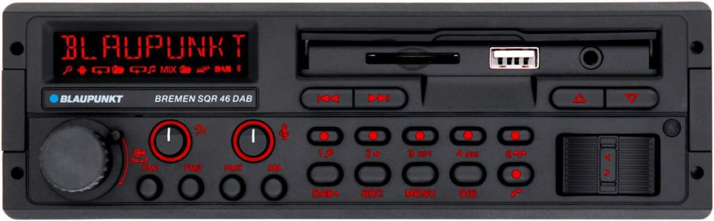 Retro bilstereo med röd display, knappar och USB-port för anslutning.