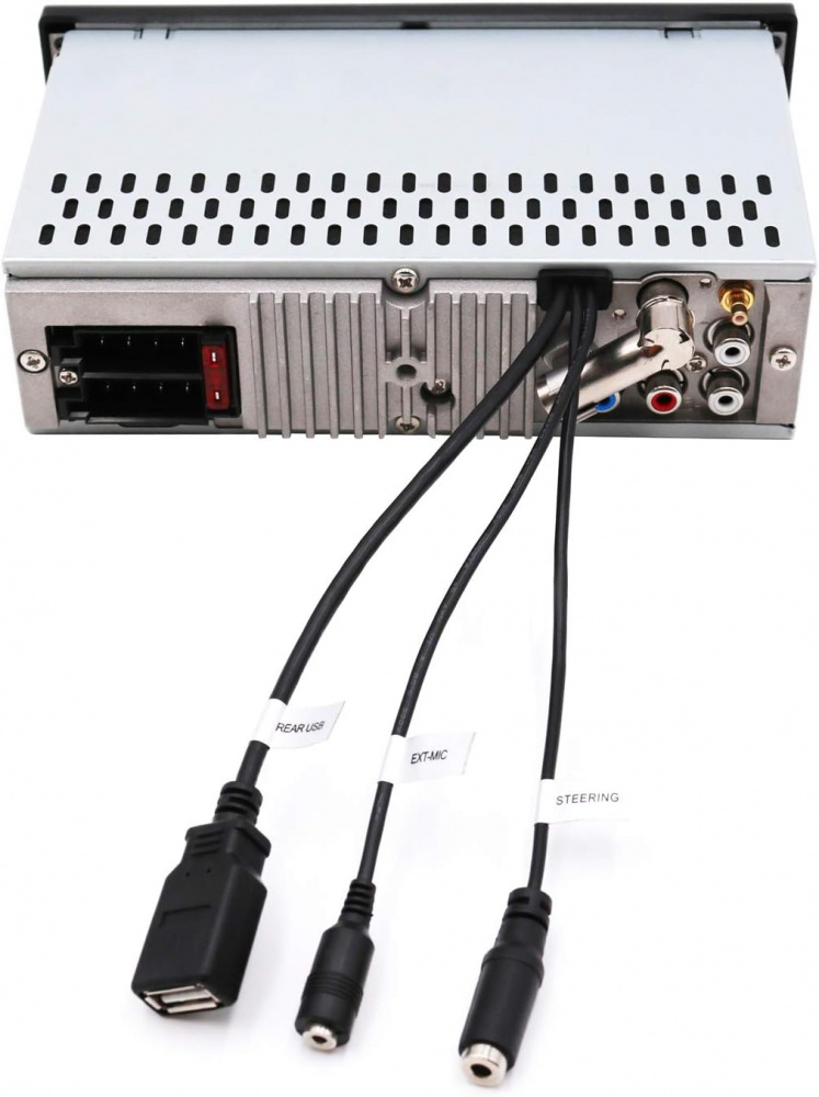 Baksidan av en retro bilstereo med flera anslutningar och kablar.