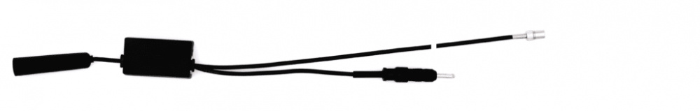 En svart sprötantenn med kontakter för DAB/AM/FM-radio.