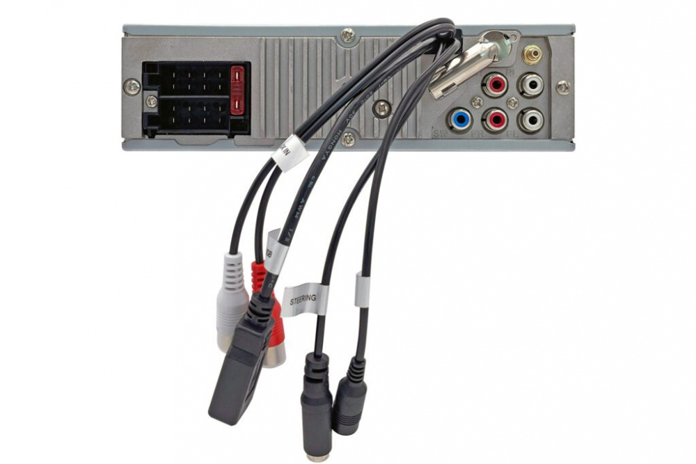 En bilstereo med kablar och ingångar för anslutning av ljud.