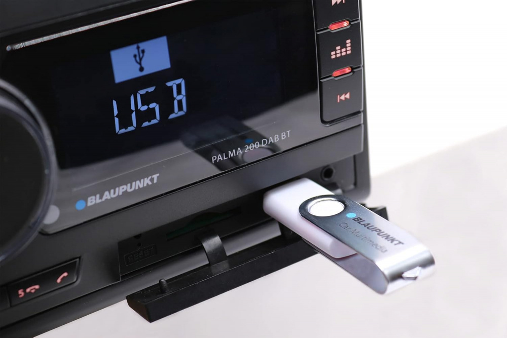 Blaupunkt Palma 200 DAB BT, dubbel-DIN med Bluetooth, returexemplar
