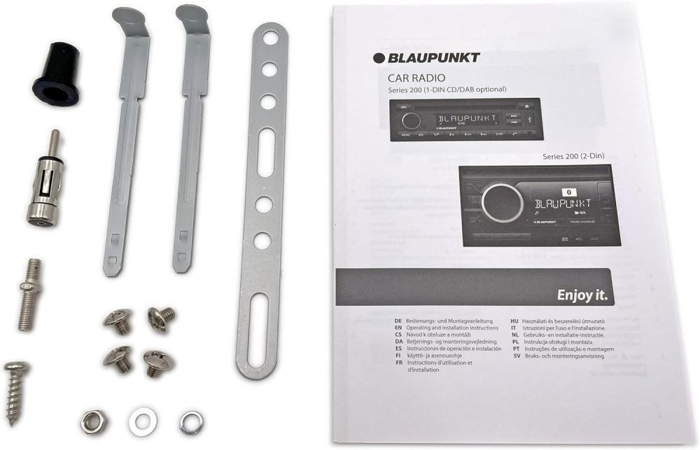 Radiodel med tillbehör och en användarmanual.