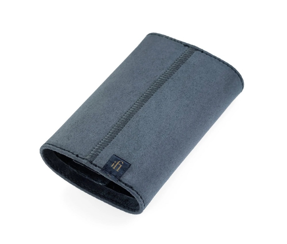 Ett grått, mjukt förvaringsfodral med dragkedja för iFi Audio xDSD Gryphon.