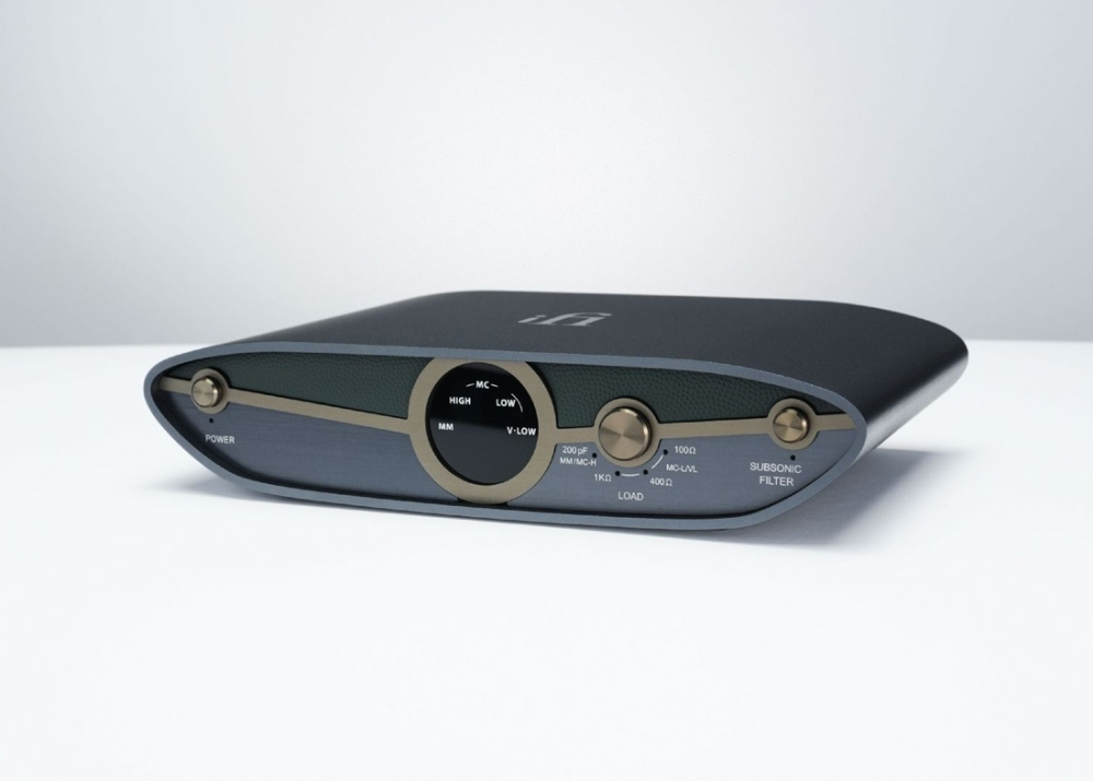 En elegant RIAA-förstärkare med kontroller och strömbrytare.