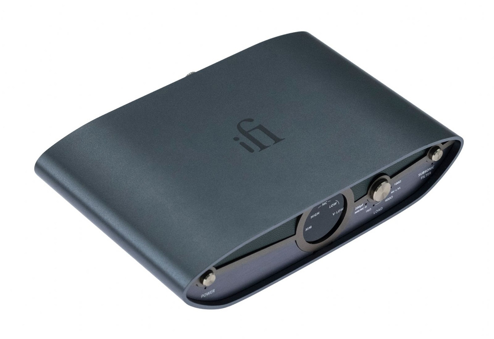 En kompakt RIAA-förstärkare med en modern design och kontroller framtill.