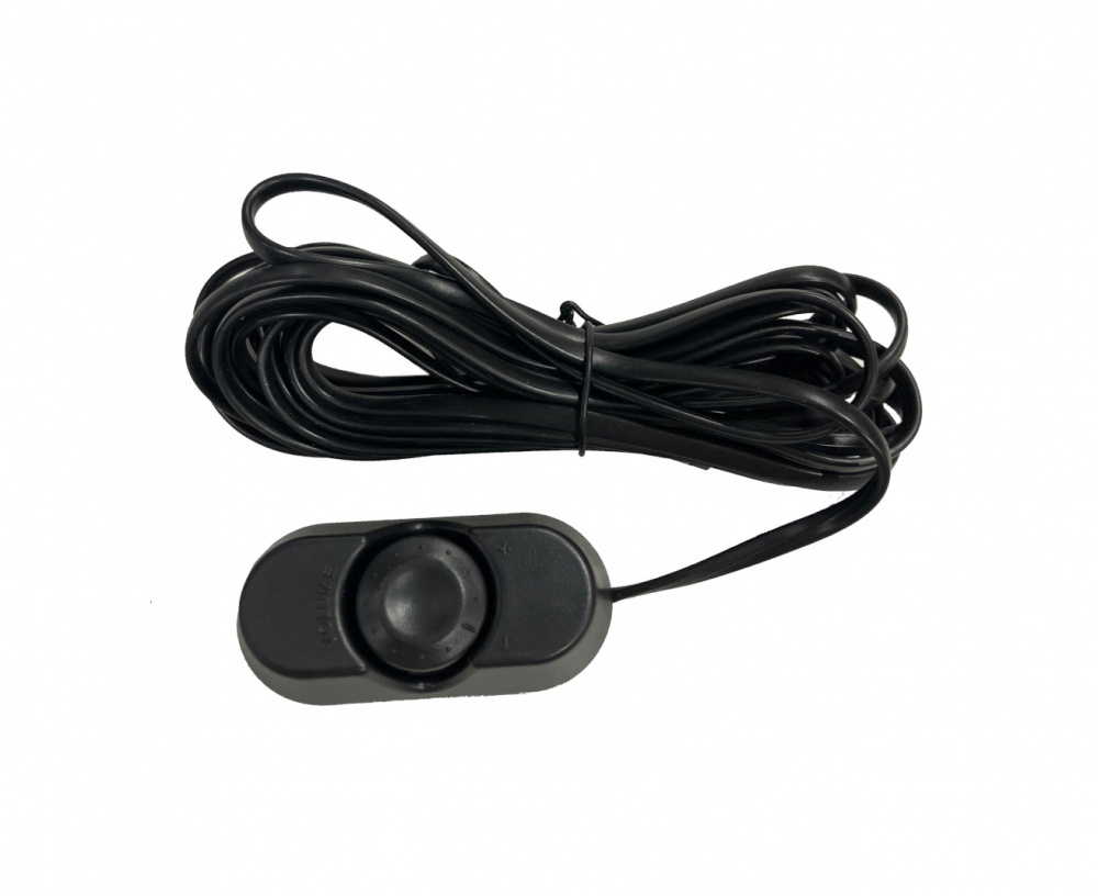 En svart fjärrkontroll med en vridknapp och lång sladd.