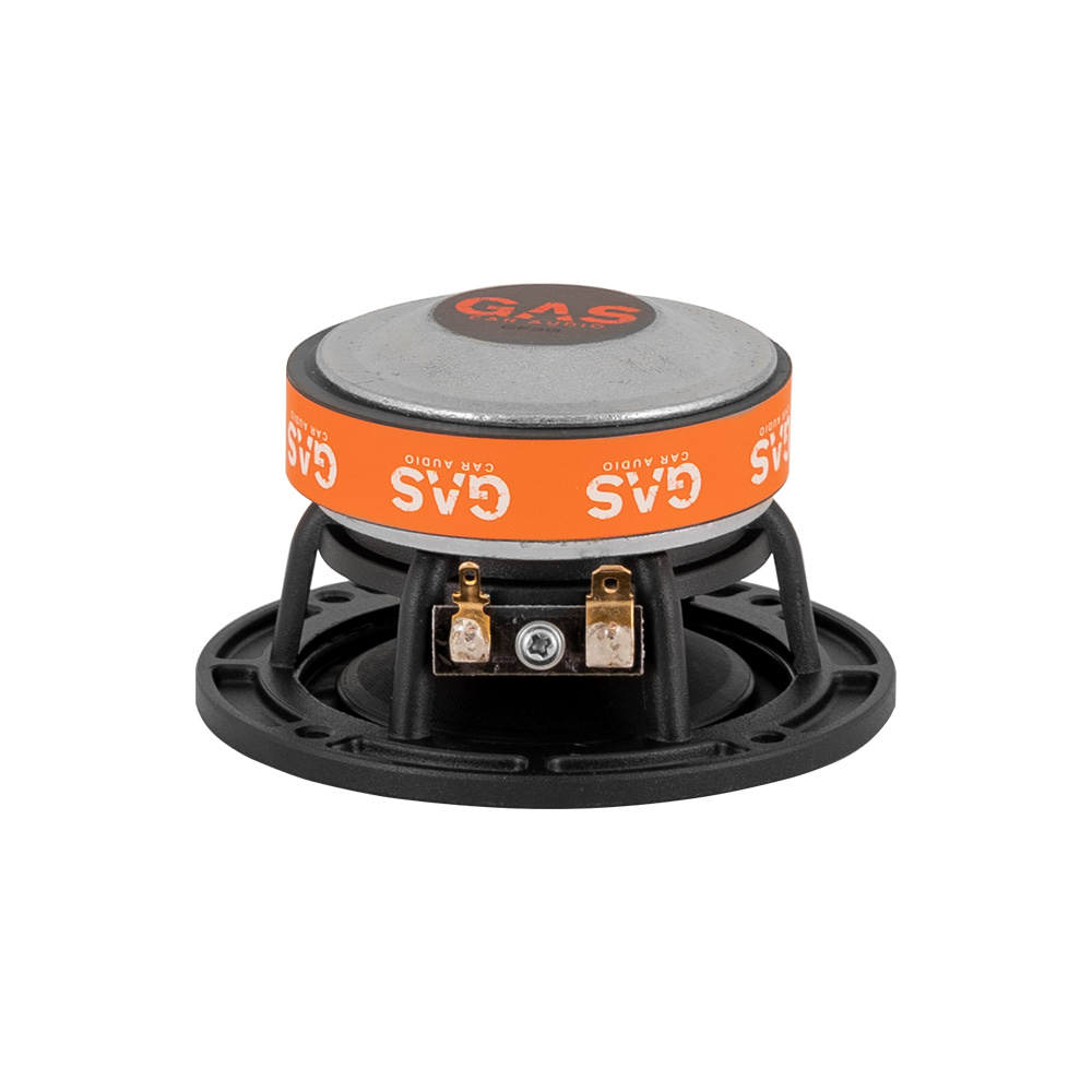 Högtalare med svart och orange design, kompakt format för ljudinstallationer.