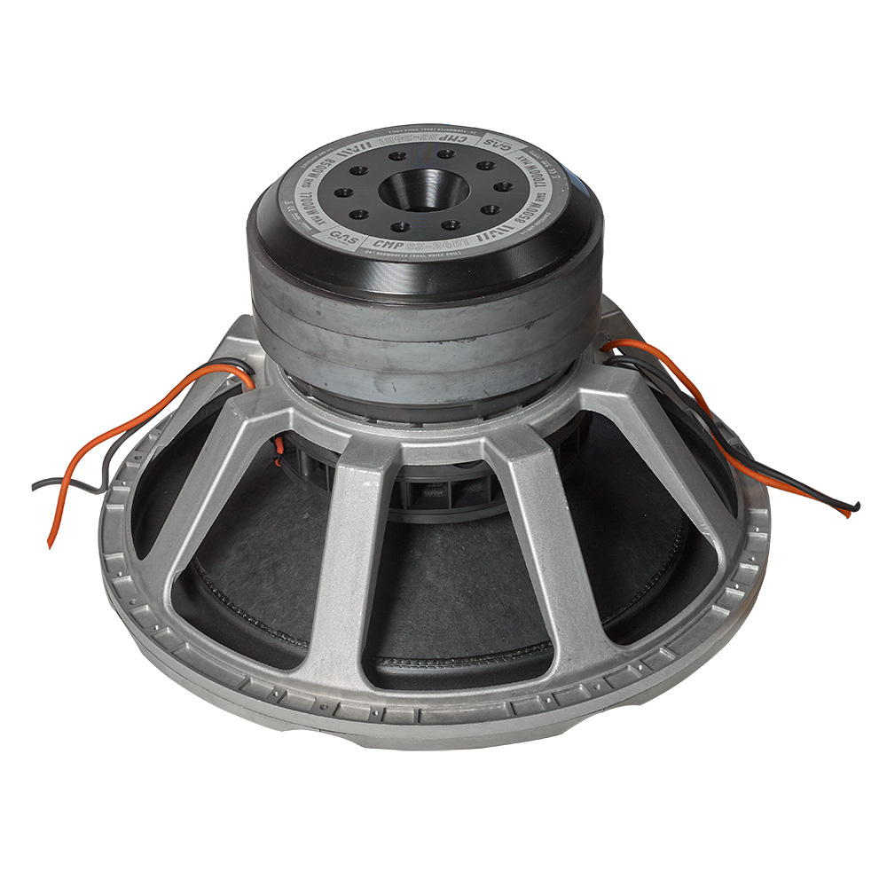 Baslement med en metallram och svarta kablar.