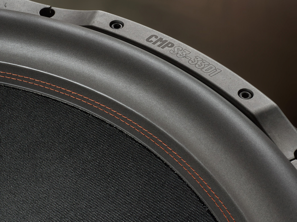 33 tums baselement med svart yta och orange söm. Modell CMP S3-33D1.