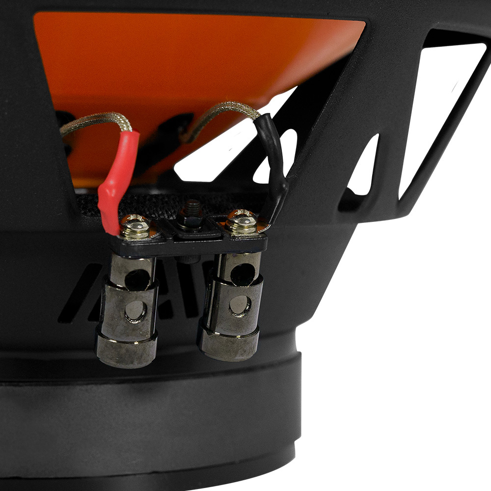 En svart och orange baselement med kabelanslutningar.