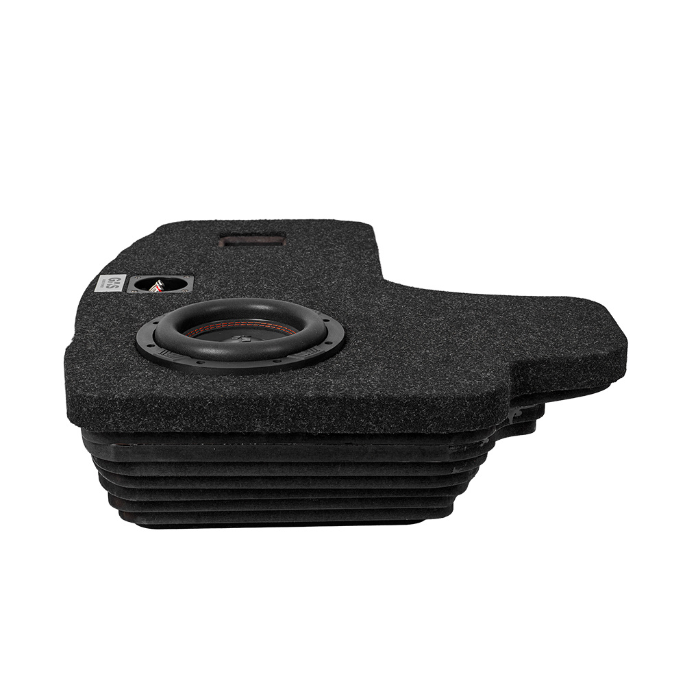 En 8 tum baslåda i svart med känsla för Polestar 2 (2020-2023).