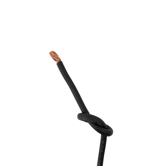 Svart OFC-strömkabel med 10mm² tvärsnitt och synlig koppartråd i änden.