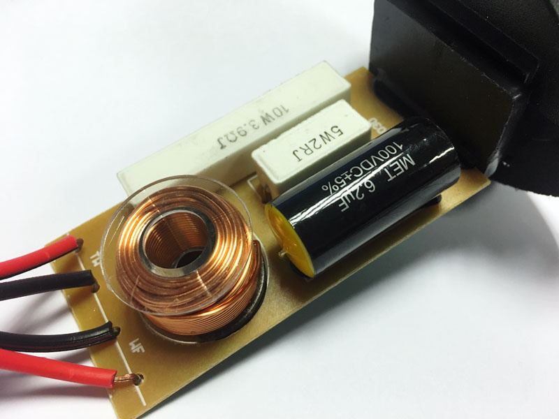 Högtalarterminal med 2vägs-delningsfilter