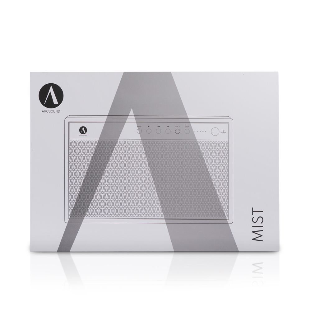 En vit bärbar Bluetooth-högtalare i förpackning med designat mönster.