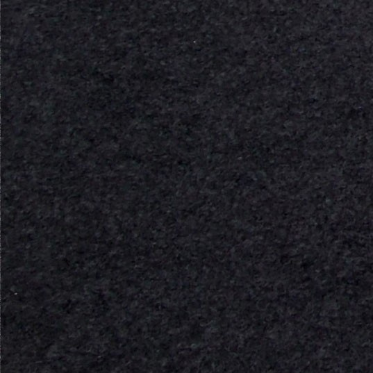 Svart högtalarmatta med klisterbaksida, 1 meter lång.