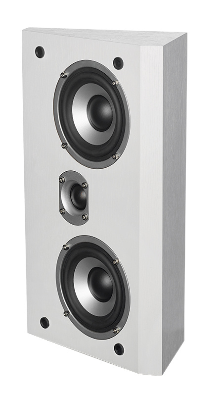 Vägghögtalare med två basar och en diskant i vit ek-finish.