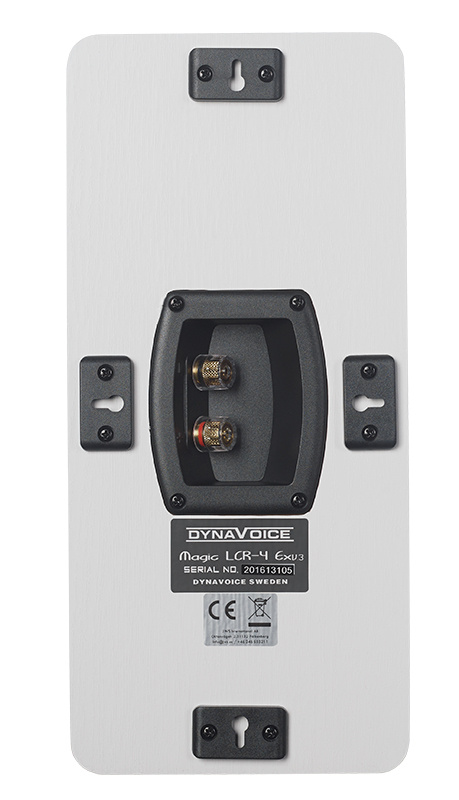 Väggmonterad högtalare i vit ek med anslutningsplintar.