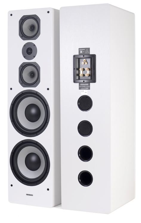 Golvhögtalare i vit finish med flera element och portar för ljudåtergivning.