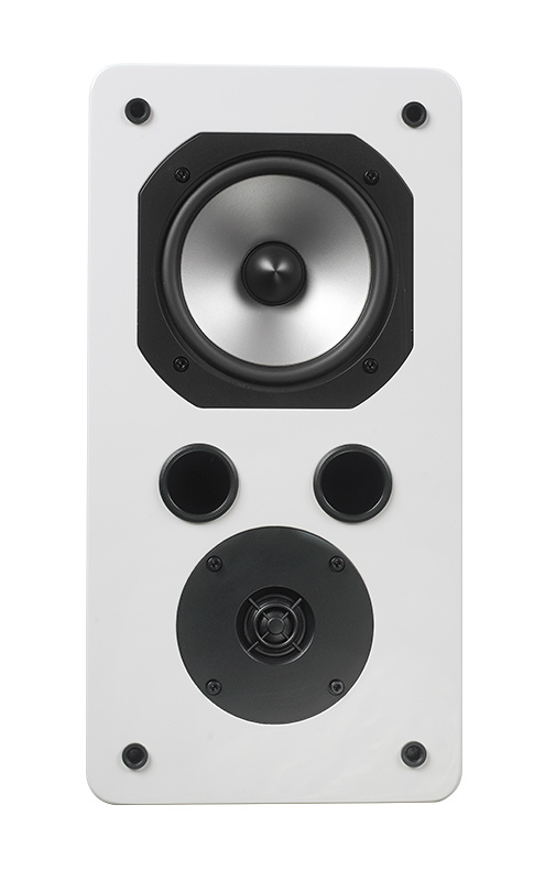 Vägghögtalare i vitt med flera element för ljudåtergivning.