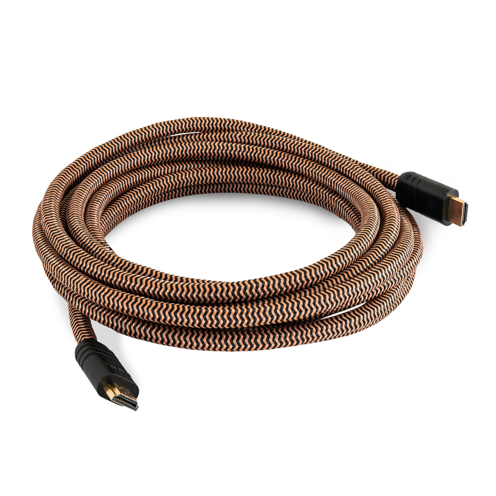 En 5 meter lång HDMI-kabel med flätat mönster.