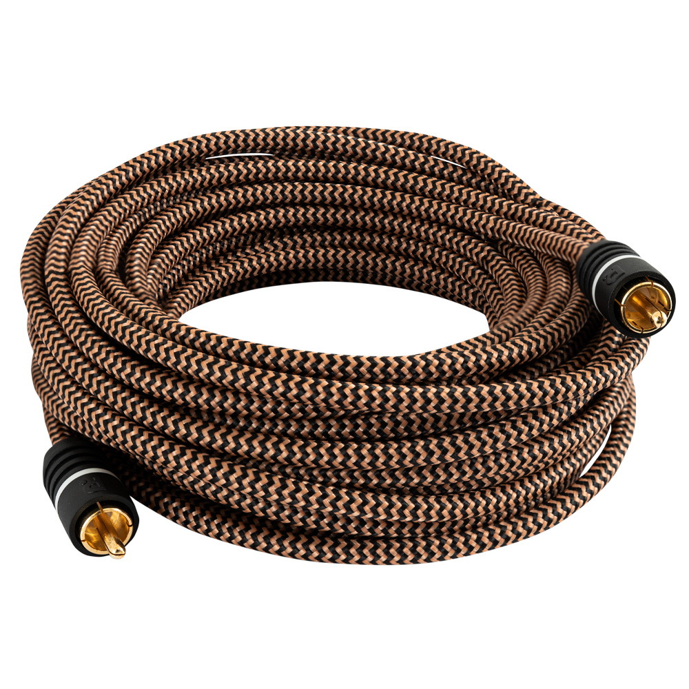 En 10 meter lång subwooferkabel med blankt kopparhuvud och flätad design.