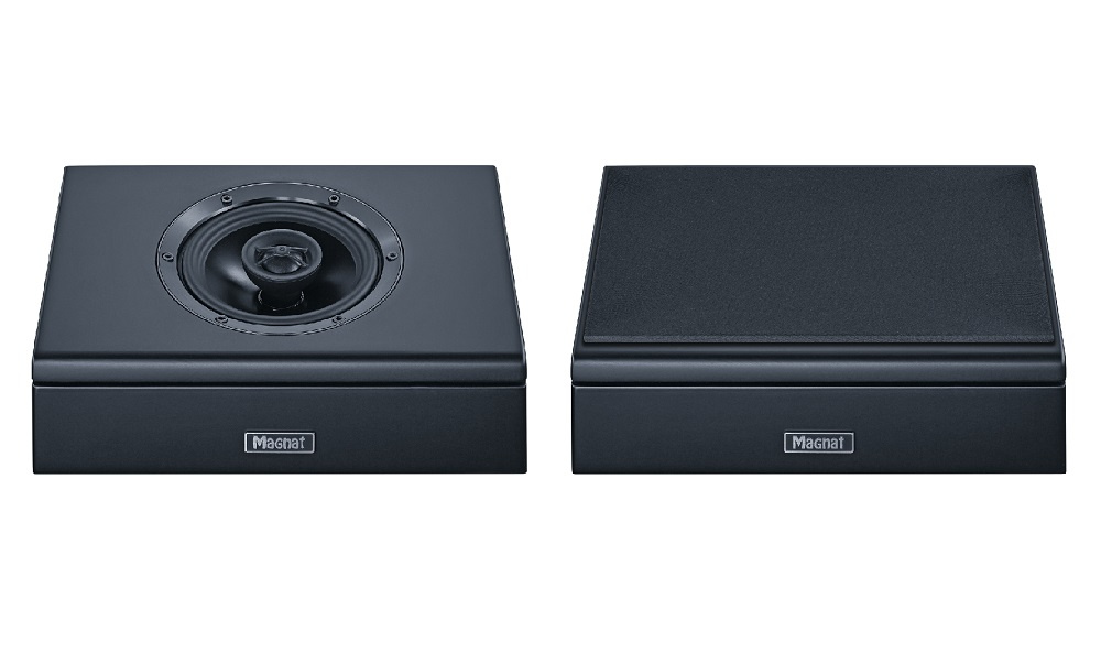 Högtalare för takinstallation, svart design med rund diskant.