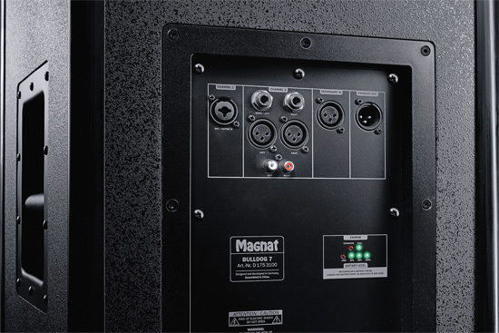 Anslutningspanel med ingångar och kontroller för Magnat Bulldog 7.