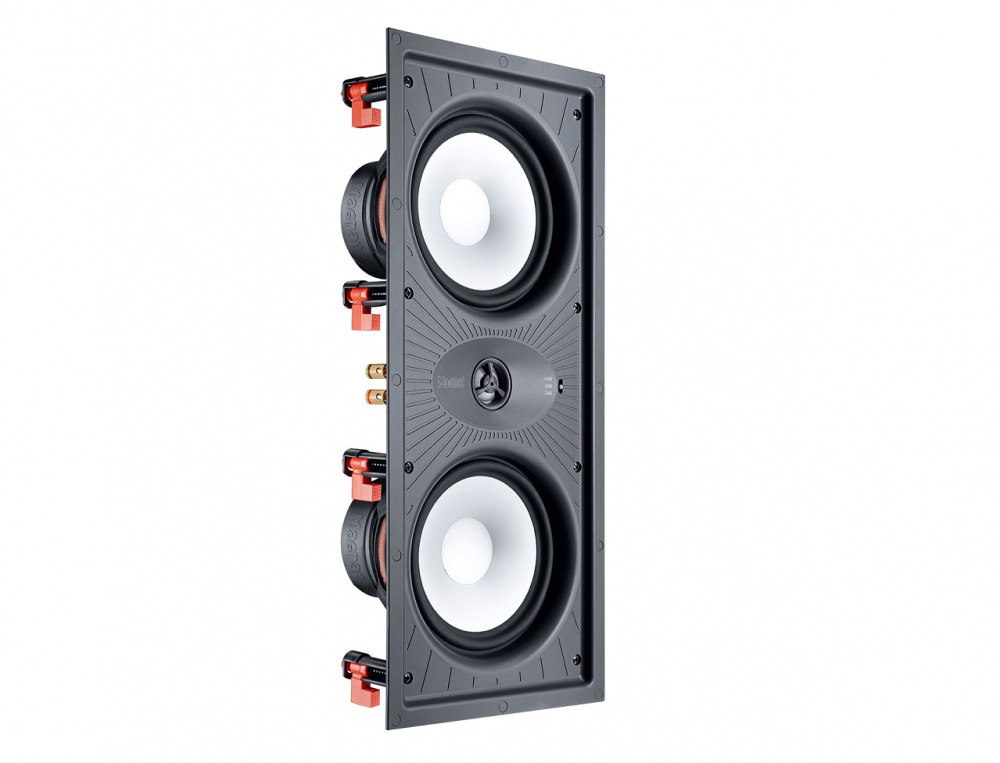 Inbyggnadshögtalare med dubbel basenhet och elegant design.