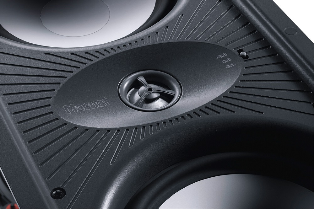 Inbyggnadshögtalare med två element och elegant design för ljudåtergivning.