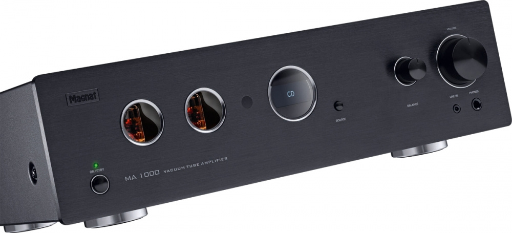 En svart förstärkare med rör och kontroller för ljudinställningar.