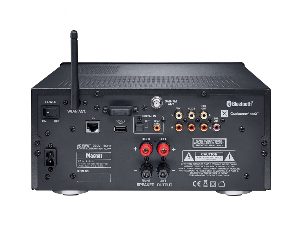 Baksidan av en CD-receiver med anslutningar för ljud och nätverk.