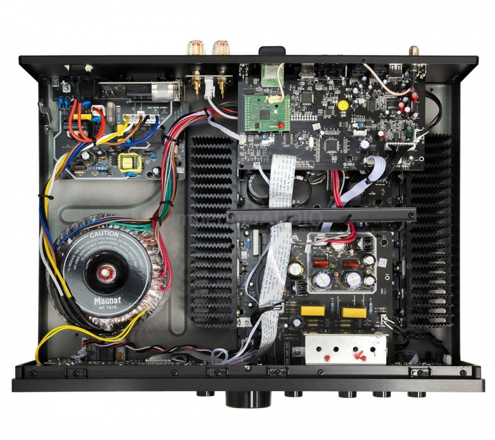 Stereoreceiver med rör, presenterar interna komponenter och kopplingar.