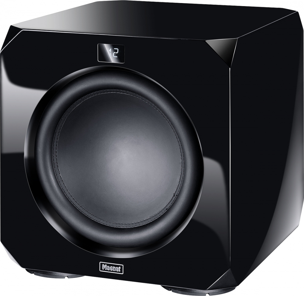 Aktiv subwoofer i svart, modern design med rund högtalare och digital display.