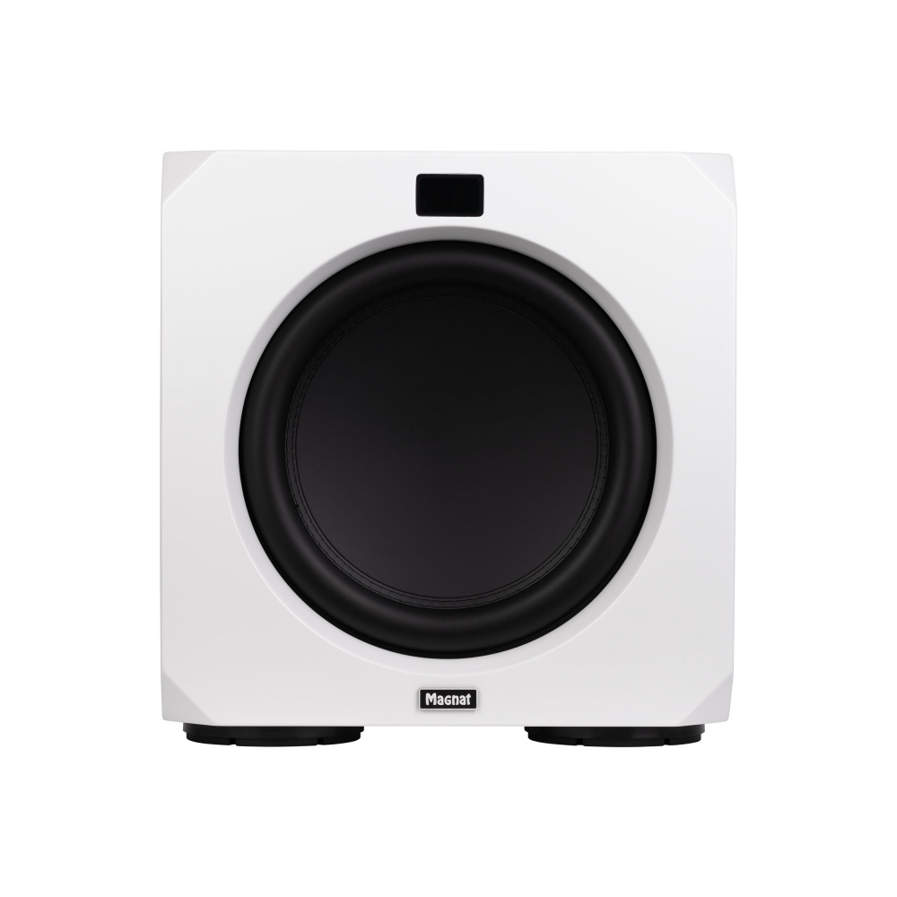 En mattvit aktiv subwoofer med rund högtalarefront.