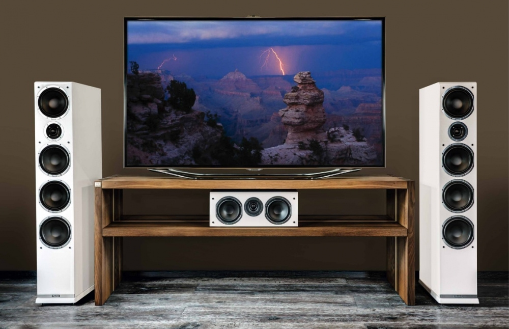 MAGNAT SHADOW 209, VIT MED PIANOLACKAD FRONT