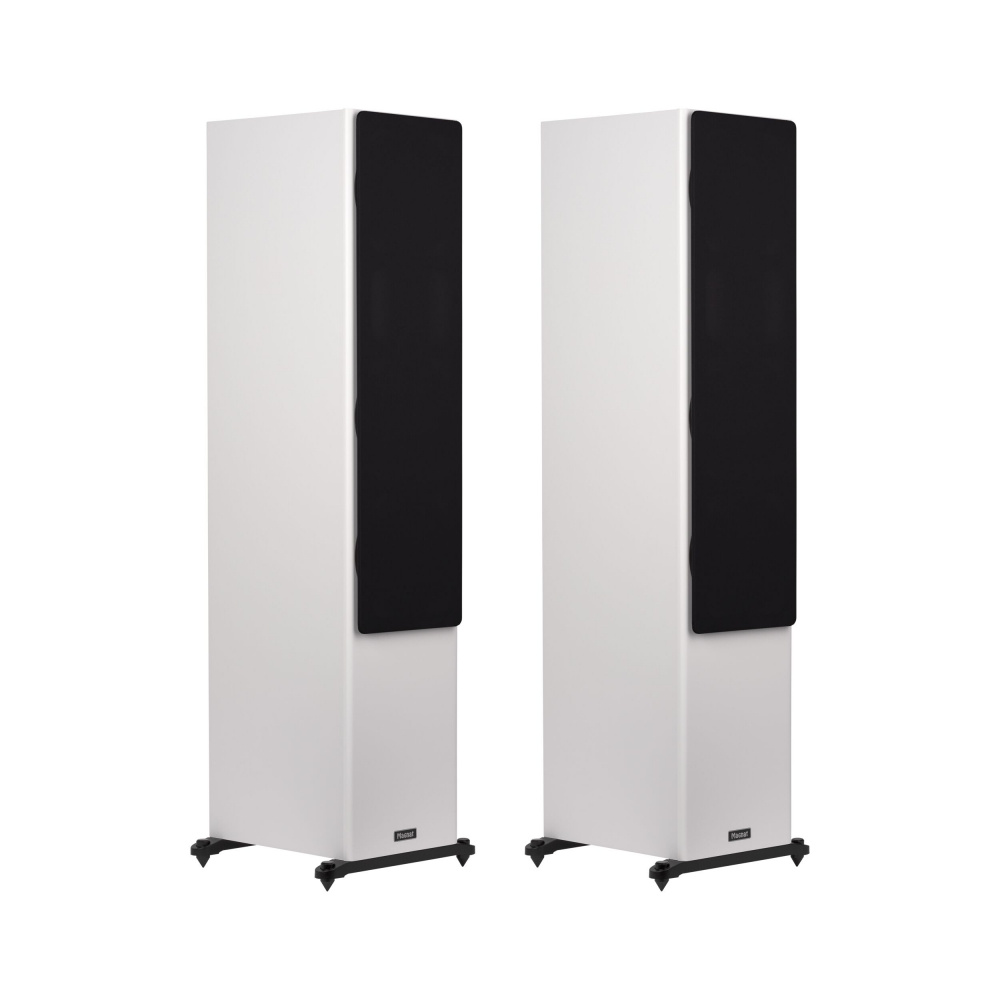 Högtalare i matt vitt med svarta frontpaneler, stilren design.