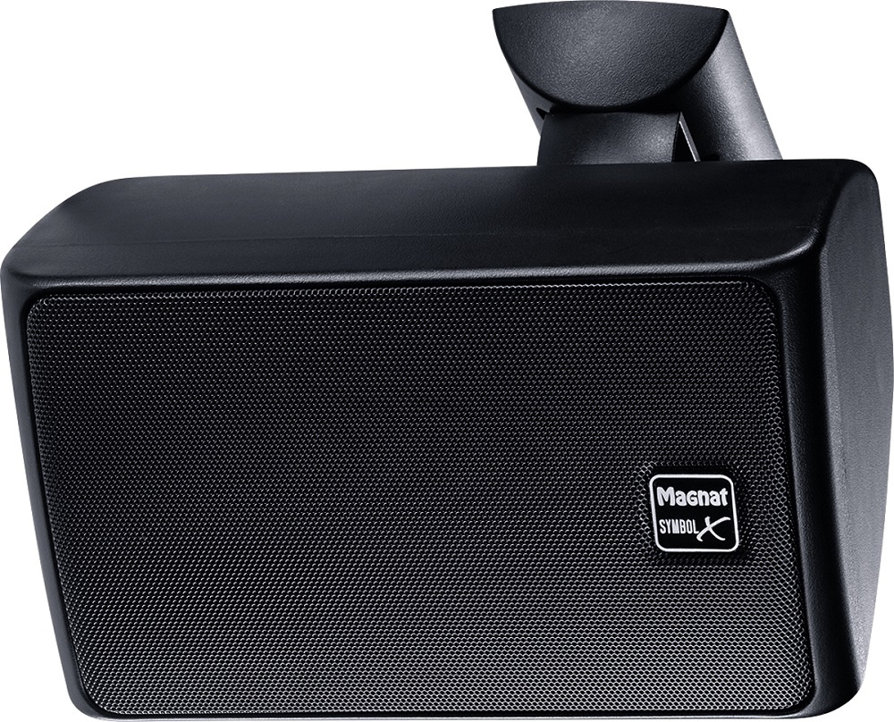 Svart utomhushögtalare med grill och monteringsfäste.