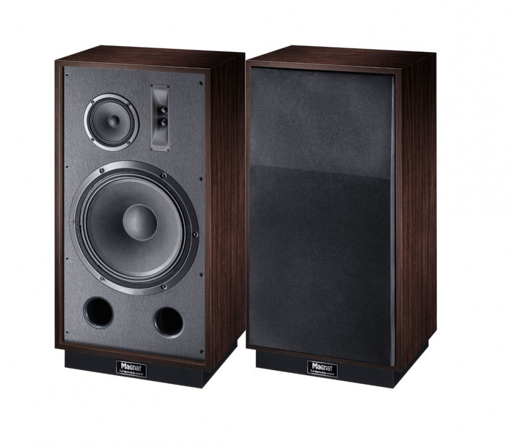 Golvhögtalare med retrodesign, träfinish och svarta fronter.