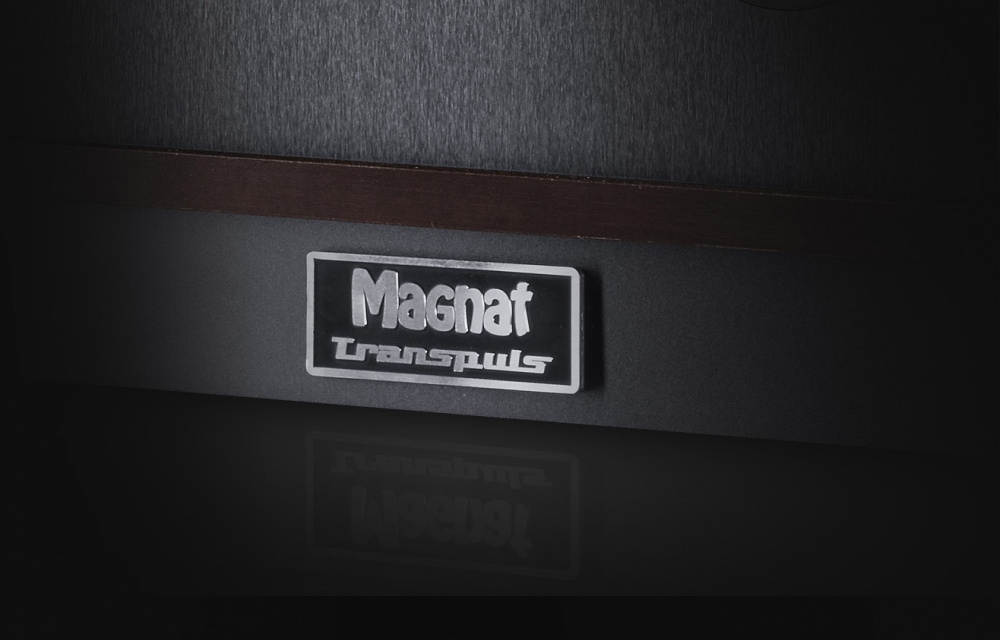 Logotyp för Magnat Transpuls, golvhögtalare i retrodesign.