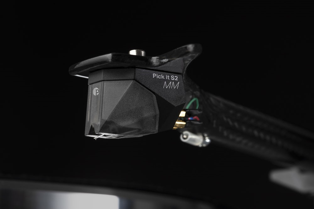 En skivspelarearm med en pickup av modellen Pick It S2 MM.