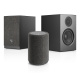 Audio Pro A28-paket, small Högtalarpaket med två svarta högtalare och en liten trådlös enhet.
