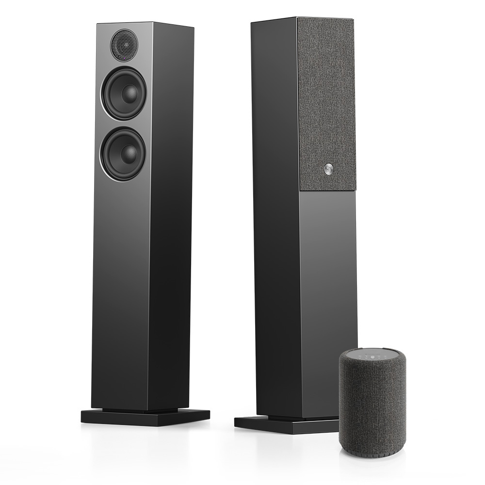 Ett högtalarsystem med två pelarhögtalare och en liten subwoofer.